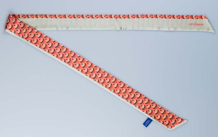 “领秀龙”160x6厘米小丝巾